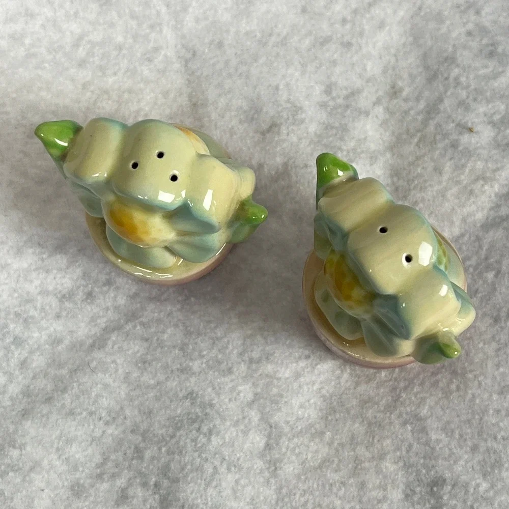 Vintage 1950's Kitsch Ceramic Shawnee Flower Pot Salt and Pepper Shakers